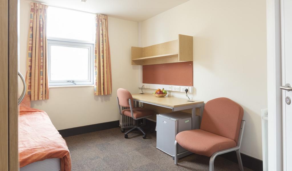 Davies Court Hostel London Room photo